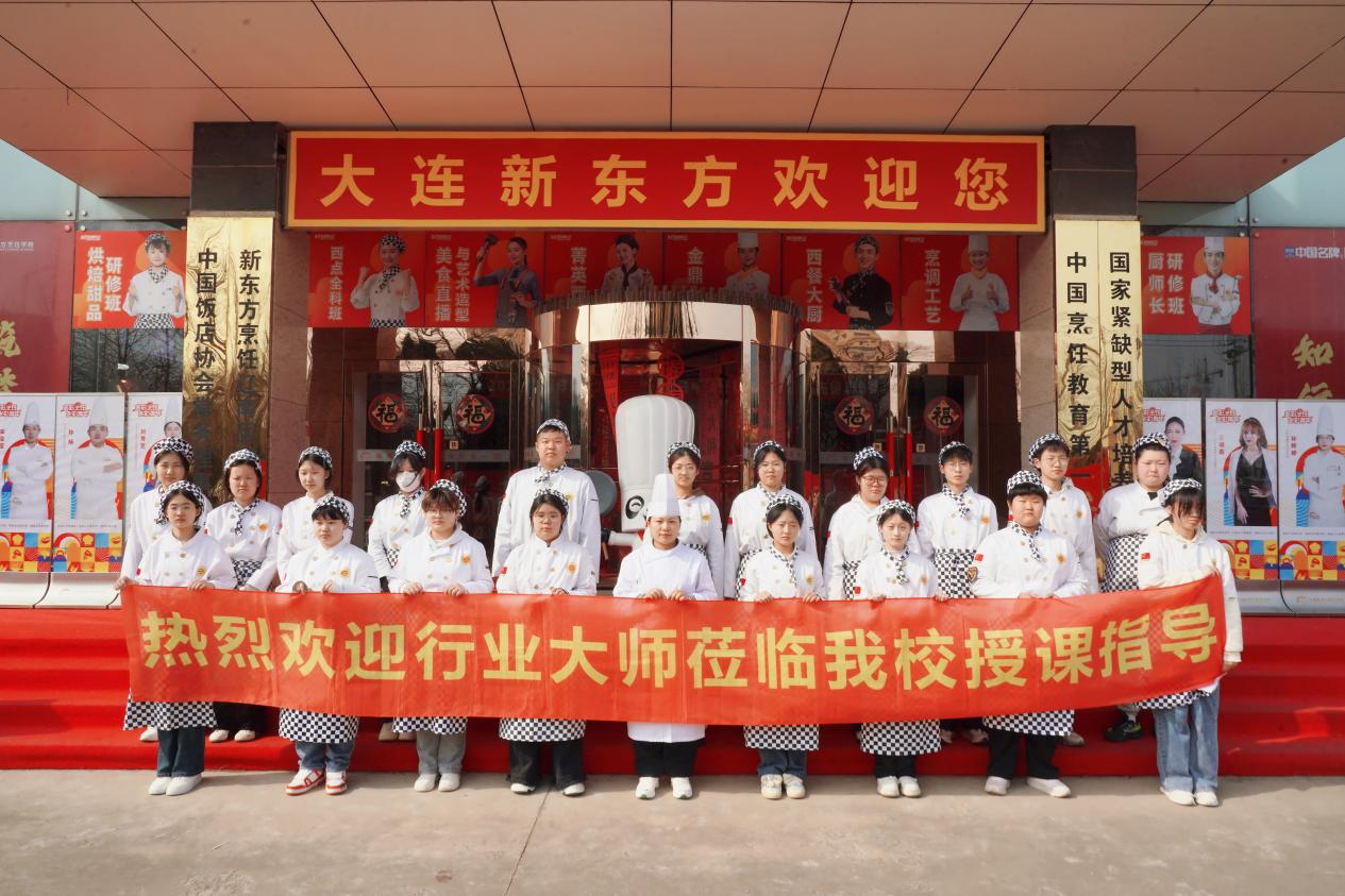 把春天裱进蛋糕里！阿可米朵老师亲临大连新东方，手把手教做神仙颜值花卉蛋糕